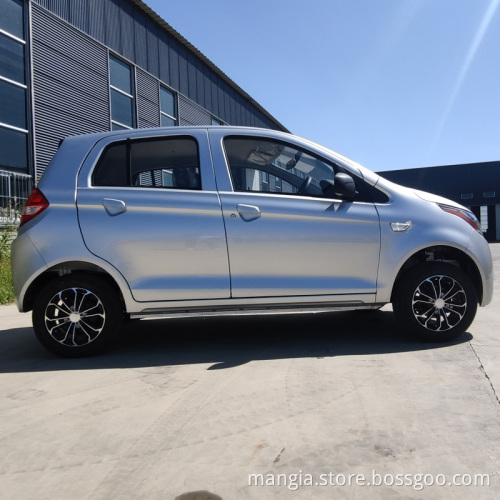 Auto elettrica solare blaval a buon mercato S6 Made in Cina Auto elettrica a 4 ruote a 4 ruote per la guida per adulti nel 2023